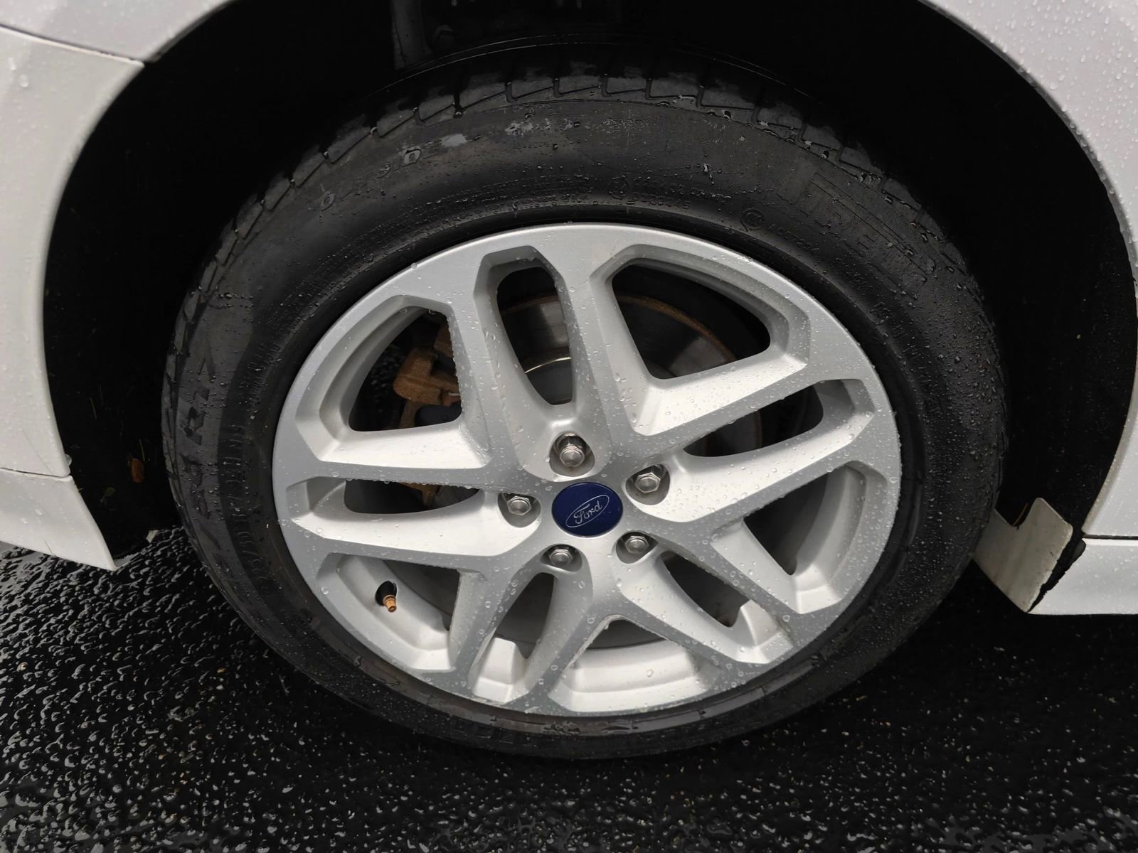 Used 2016 Ford Fusion SE image 9