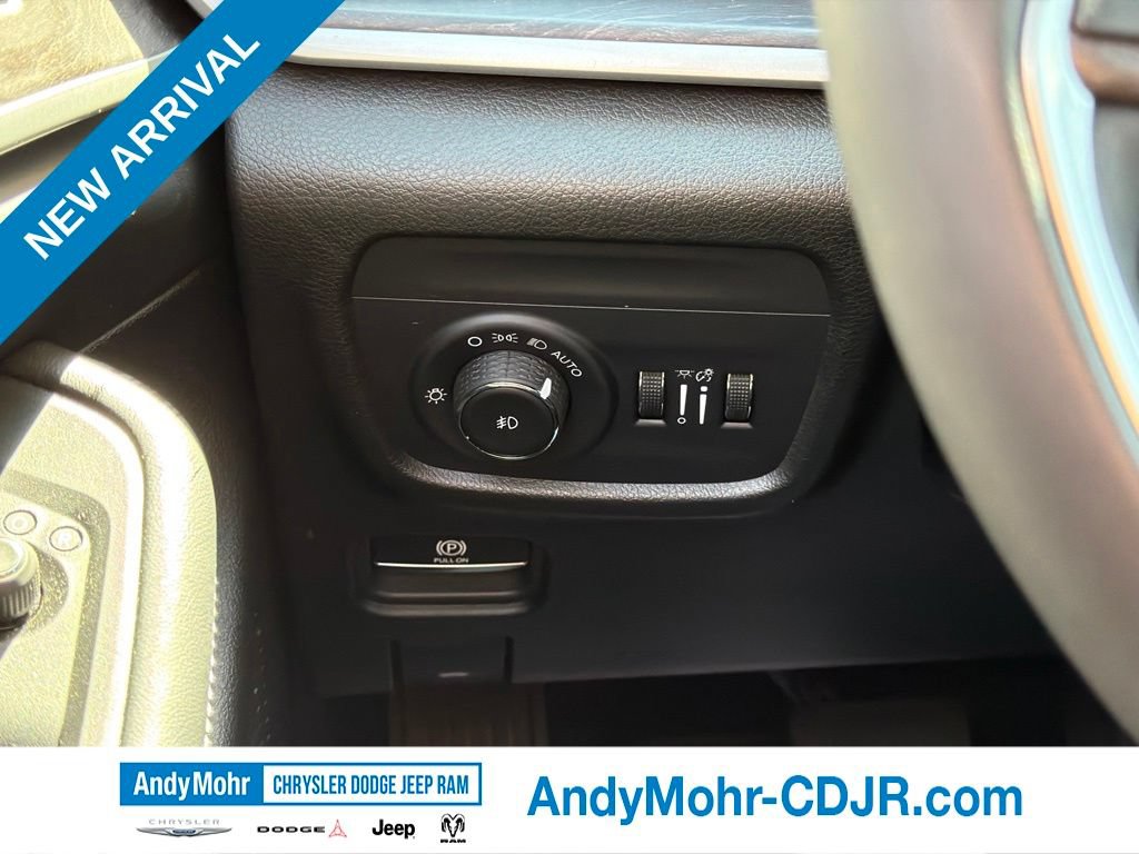 Used 2025 Jeep Grand Cherokee Limited w/ Luxury Tech Group II AWD/4WD image 30