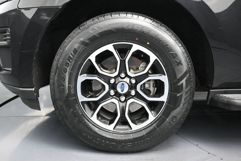 Used 2024 Ford Expedition XLT image 12