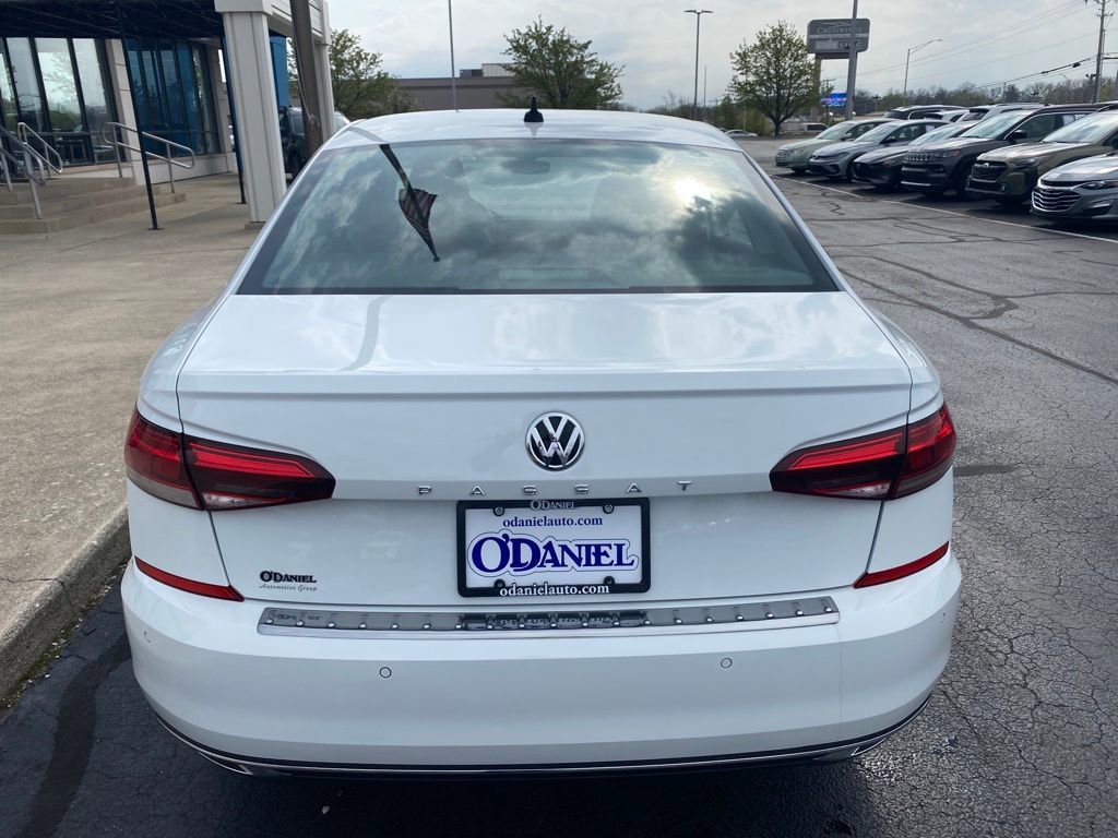 Used 2022 Volkswagen Passat 2.0T FWD image 5