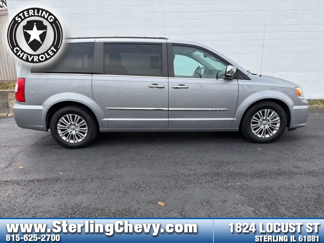 Used 2015 Chrysler Town & Country Touring-L w/ Driver Convenience Group image 6