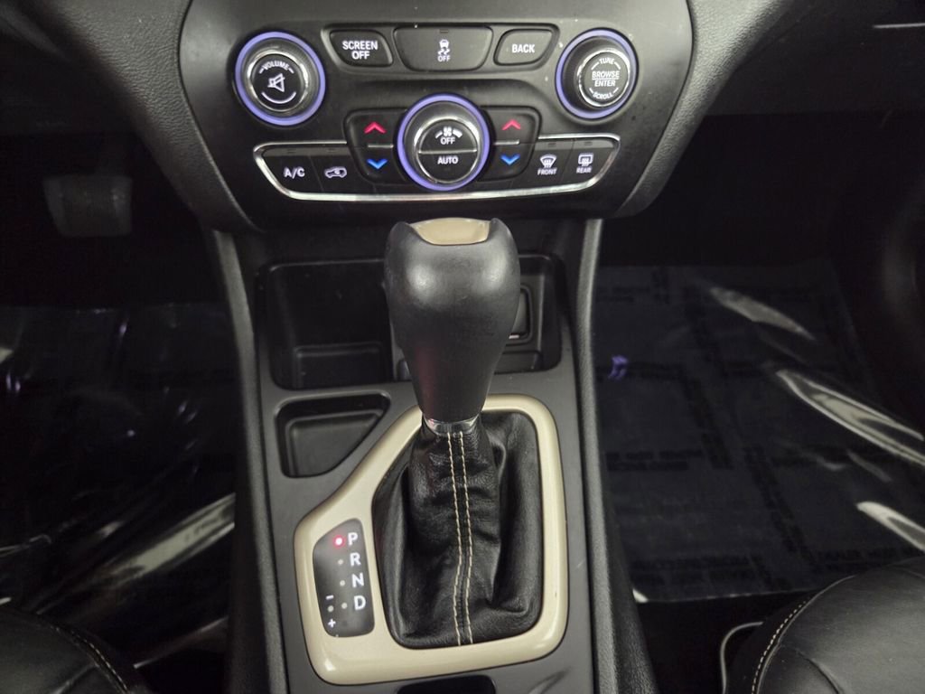 Used 2015 Jeep Cherokee Limited image 19