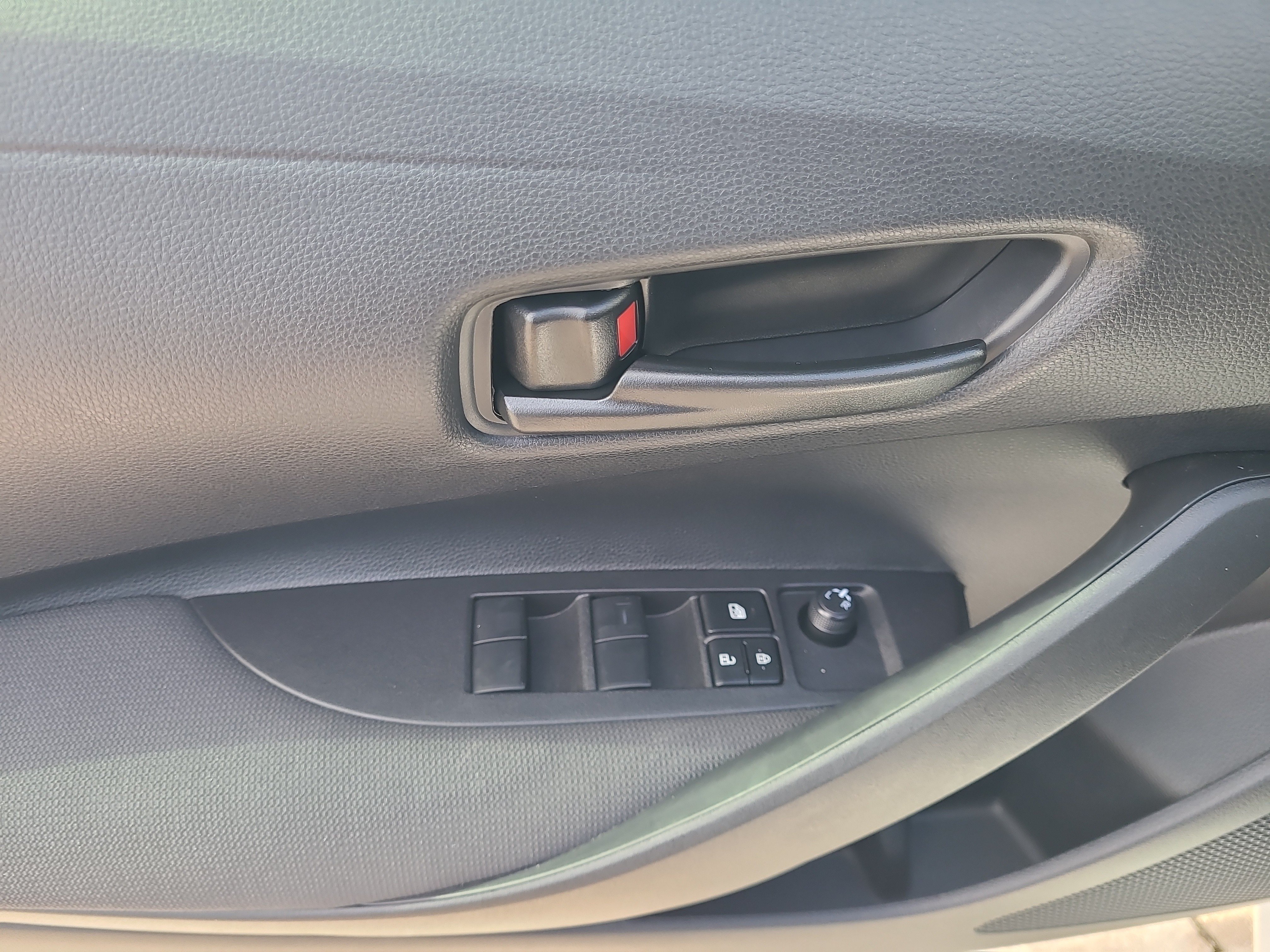 Used 2025 Toyota Corolla LE FWD image 20