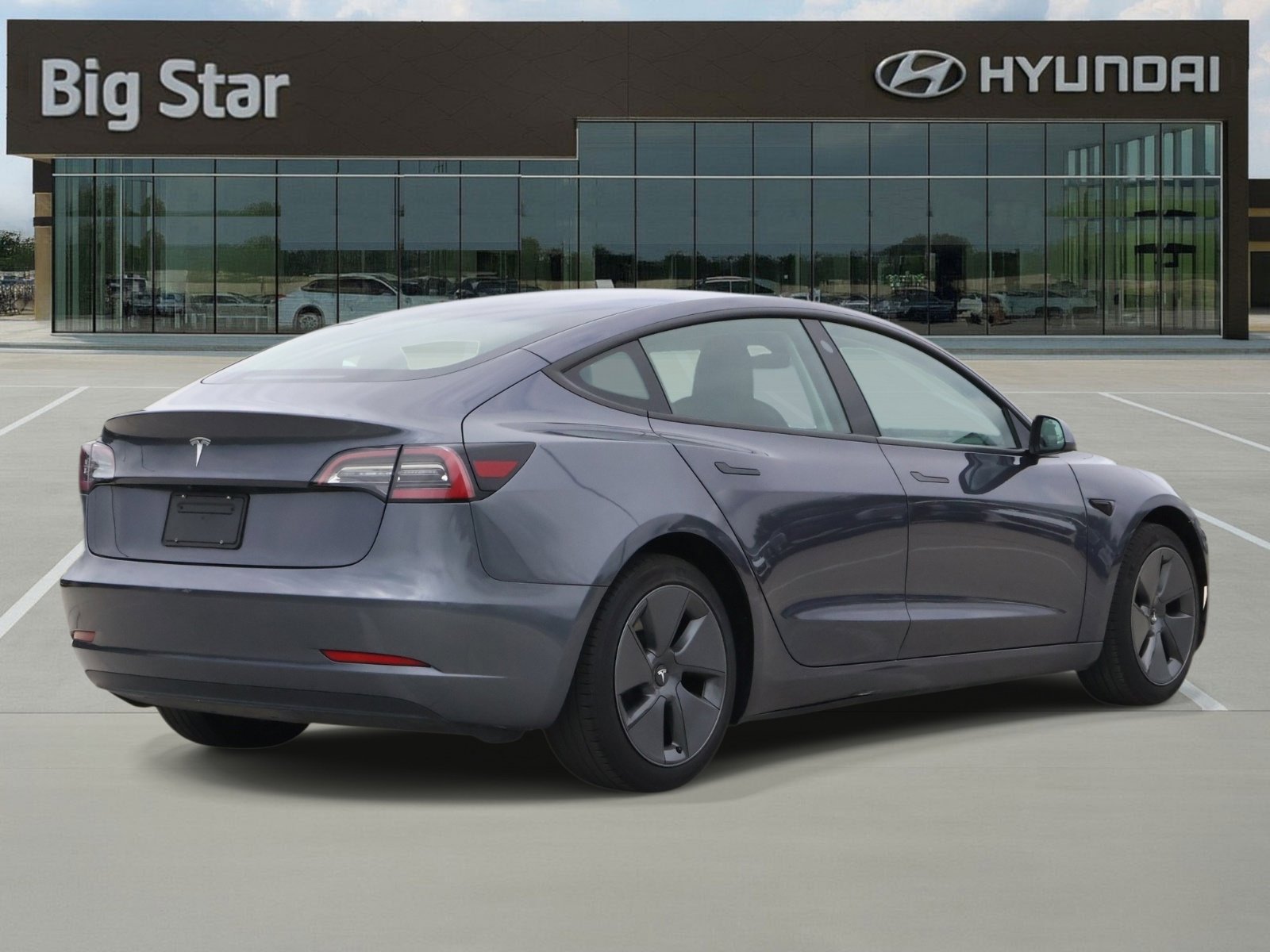 Used 2023 Tesla Model 3 Standard Range RWD image 4