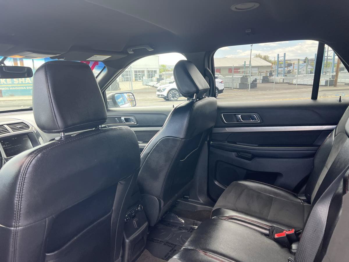 Used 2018 Ford Explorer XLT w/ Equipment Group 202A AWD/4WD image 8