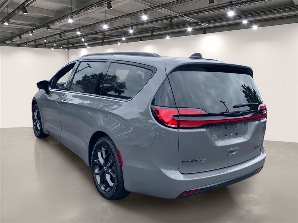 Used 2025 Chrysler Pacifica Limited FWD image 5