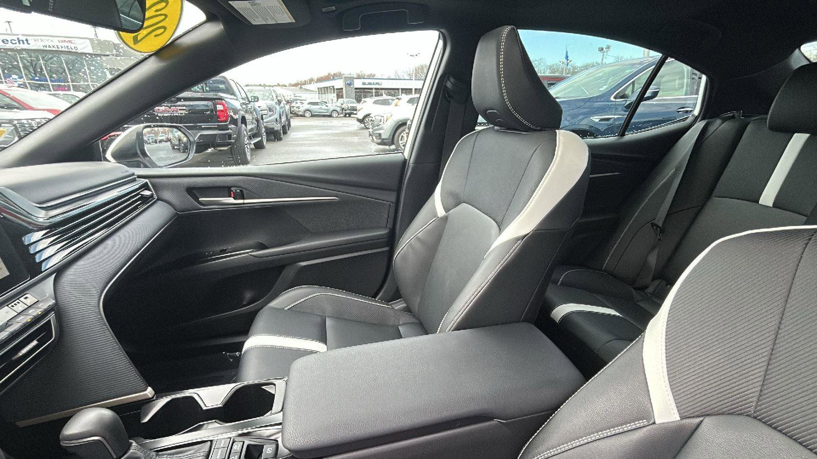 Used 2025 Toyota Camry SE w/ Convenience Package image 28