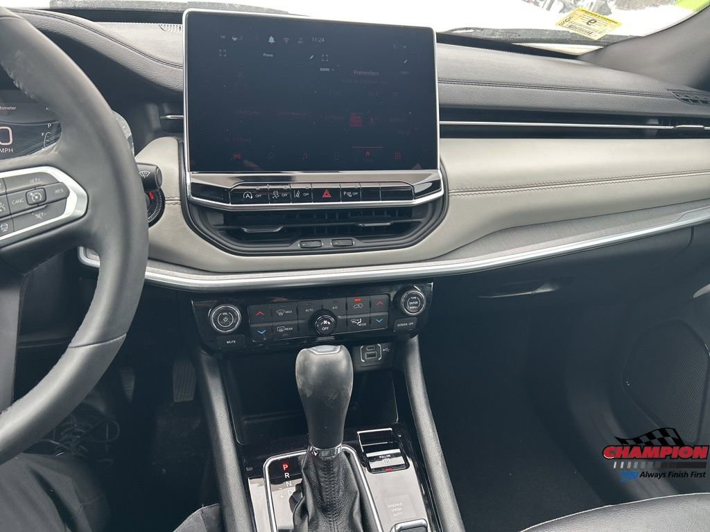 Used 2025 Jeep Compass Limited image 16