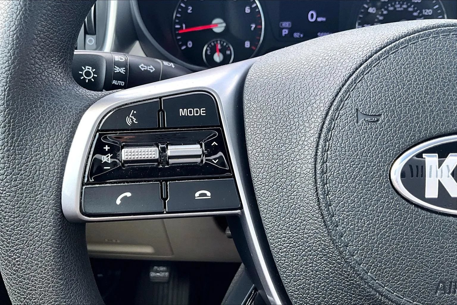 Used 2020 Kia Sorento LX FWD image 19
