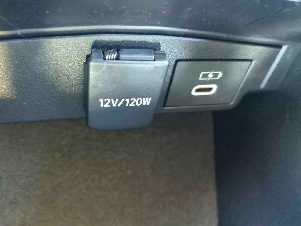 Used 2025 Toyota Corolla LE image 27