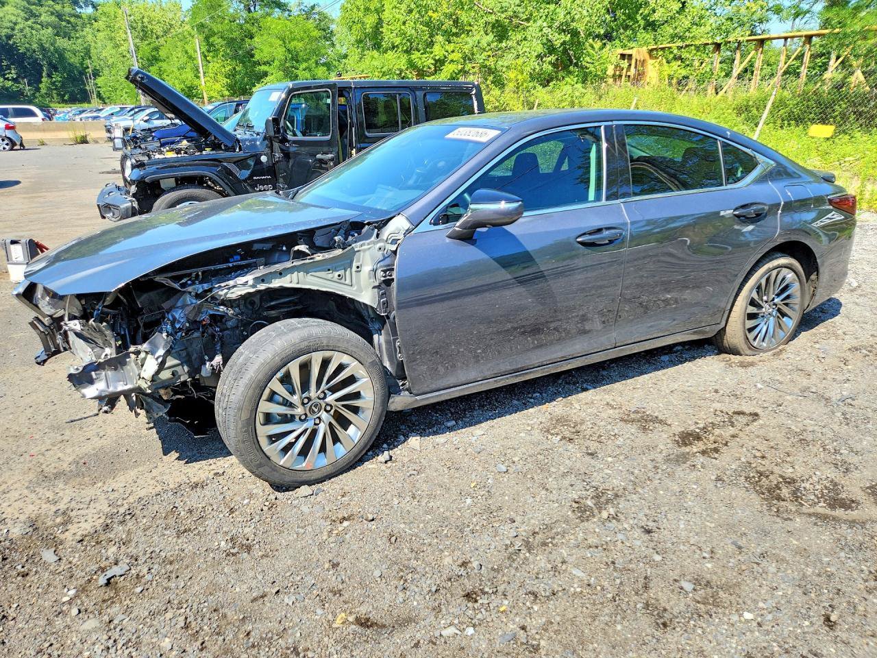 Used 2025 Lexus ES 300h Ultra Luxury w/ Accessory Package (Z2) FWD image 3