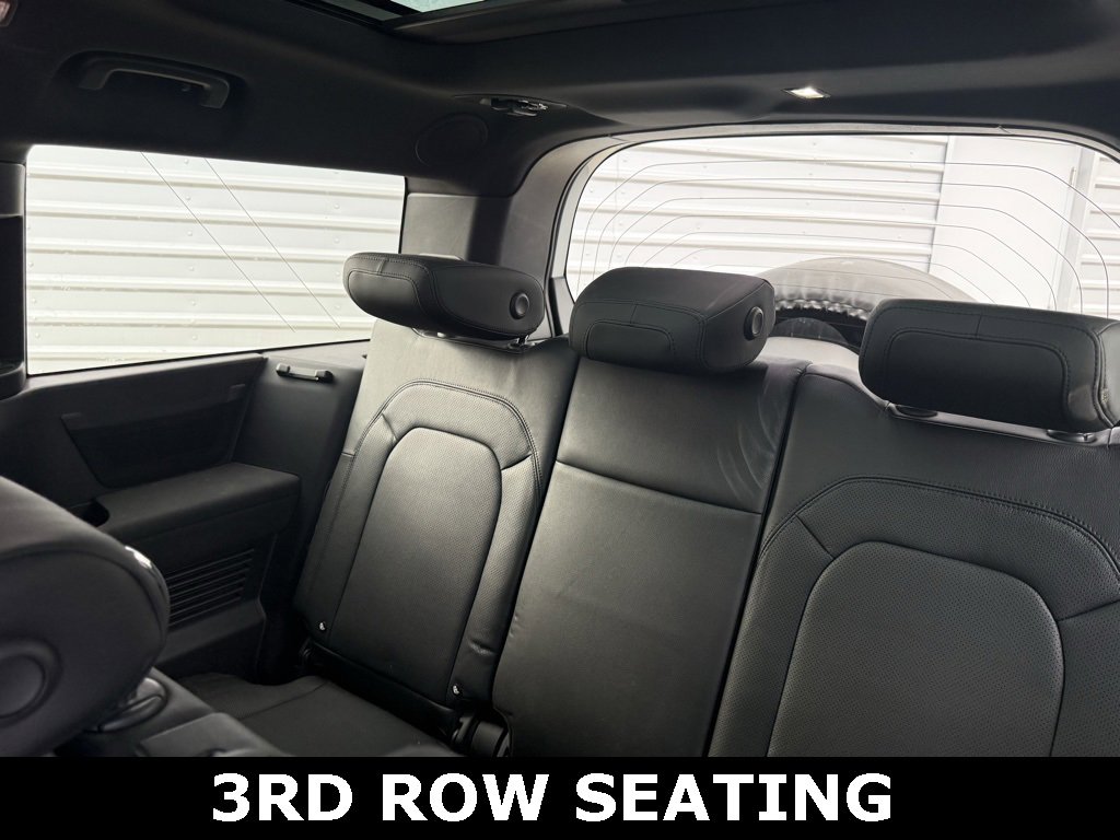 Used 2023 Land Rover Defender 130 X-Dynamic SE image 8