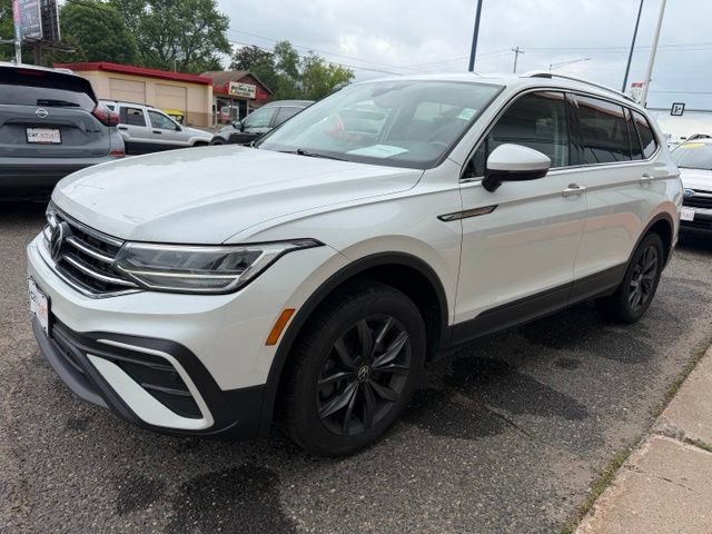 Used 2023 Volkswagen Tiguan SE AWD/4WD image 3