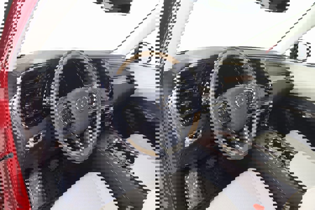 Used 2023 Lexus RX 350 Premium image 31