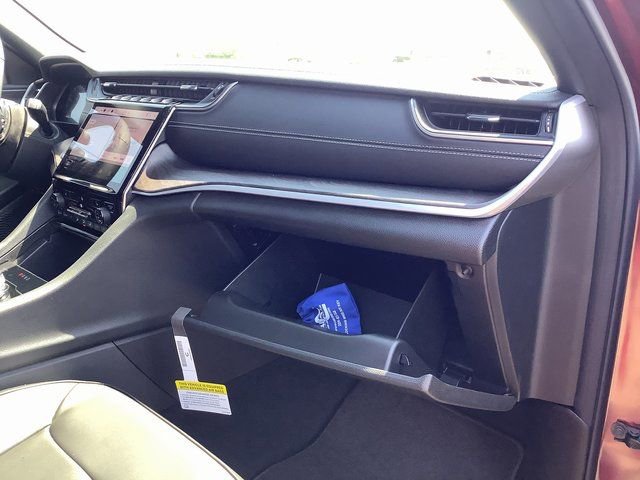 New 2025 Jeep Grand Cherokee Limited w/ Trailer Tow Package image 40