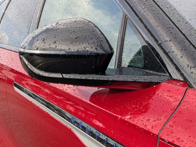 Used 2025 Lincoln Nautilus Reserve image 12