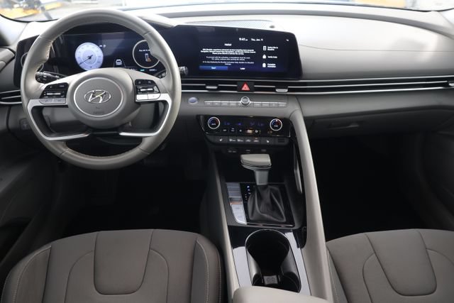 Used 2023 Hyundai Elantra SEL FWD image 2