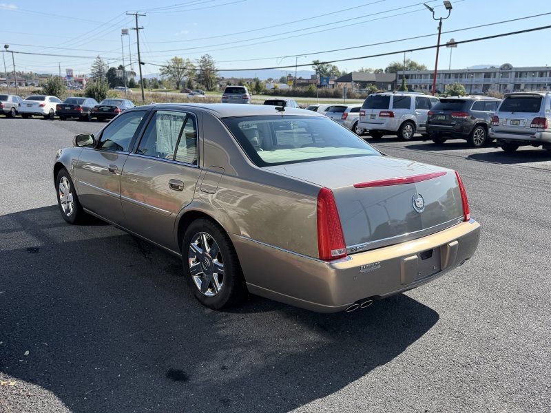 Used 2006 Cadillac DTS w/ Trunk Convenience Package FWD image 8