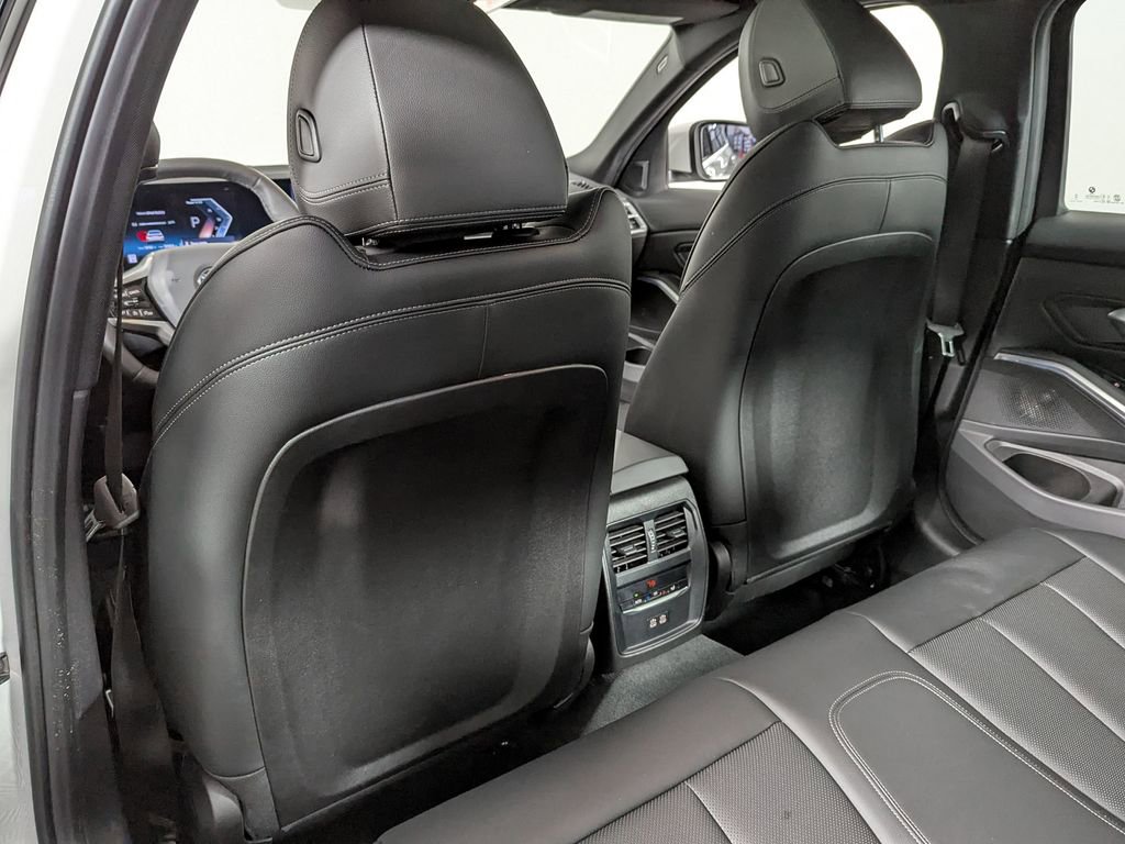 Used 2025 BMW 330i xDrive Sedan w/ Convenience Package image 40