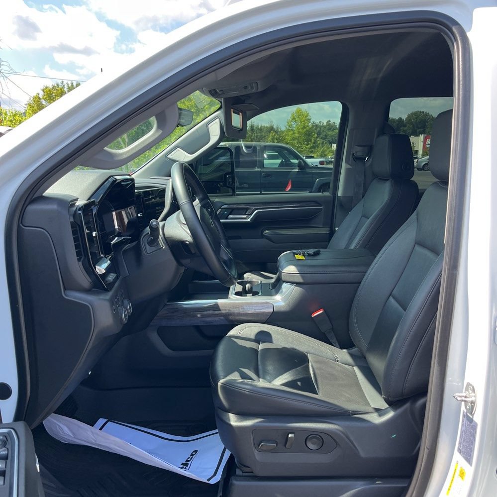 Used 2025 Chevrolet Silverado 2500 LTZ w/ Trail Boss Package AWD/4WD image 17