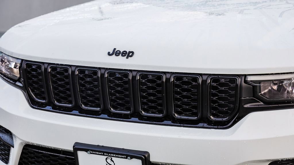 New 2025 Jeep Grand Cherokee Altitude image 6