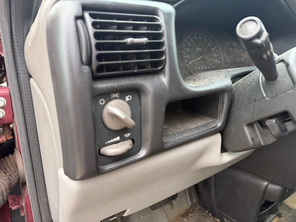 Used 2004 Pontiac Montana Extended w/ Convenience Package #2 FWD image 19