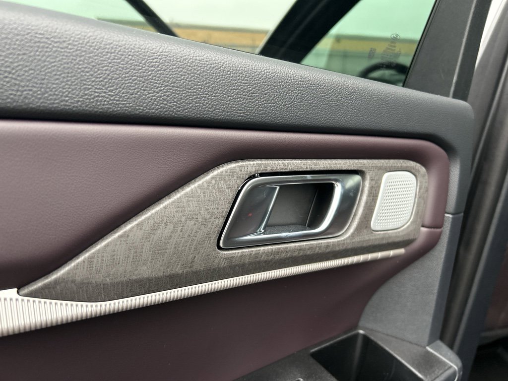 Used 2025 Ford Explorer Platinum image 13