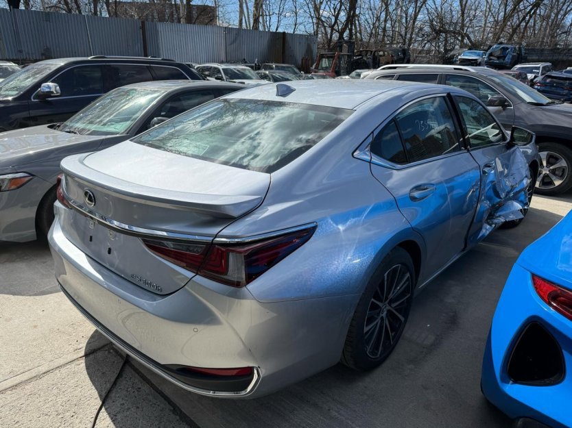 Used 2024 Lexus ES 300h H w/ Premium Package FWD image 3