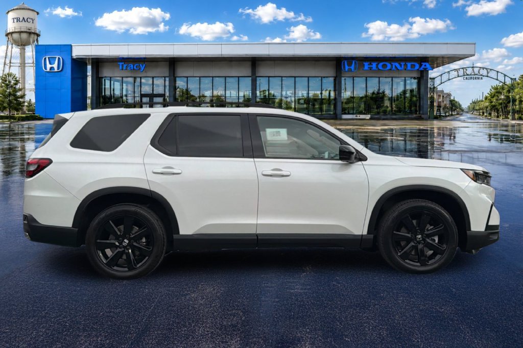 Certified 2025 Honda Pilot Black Edition image 4