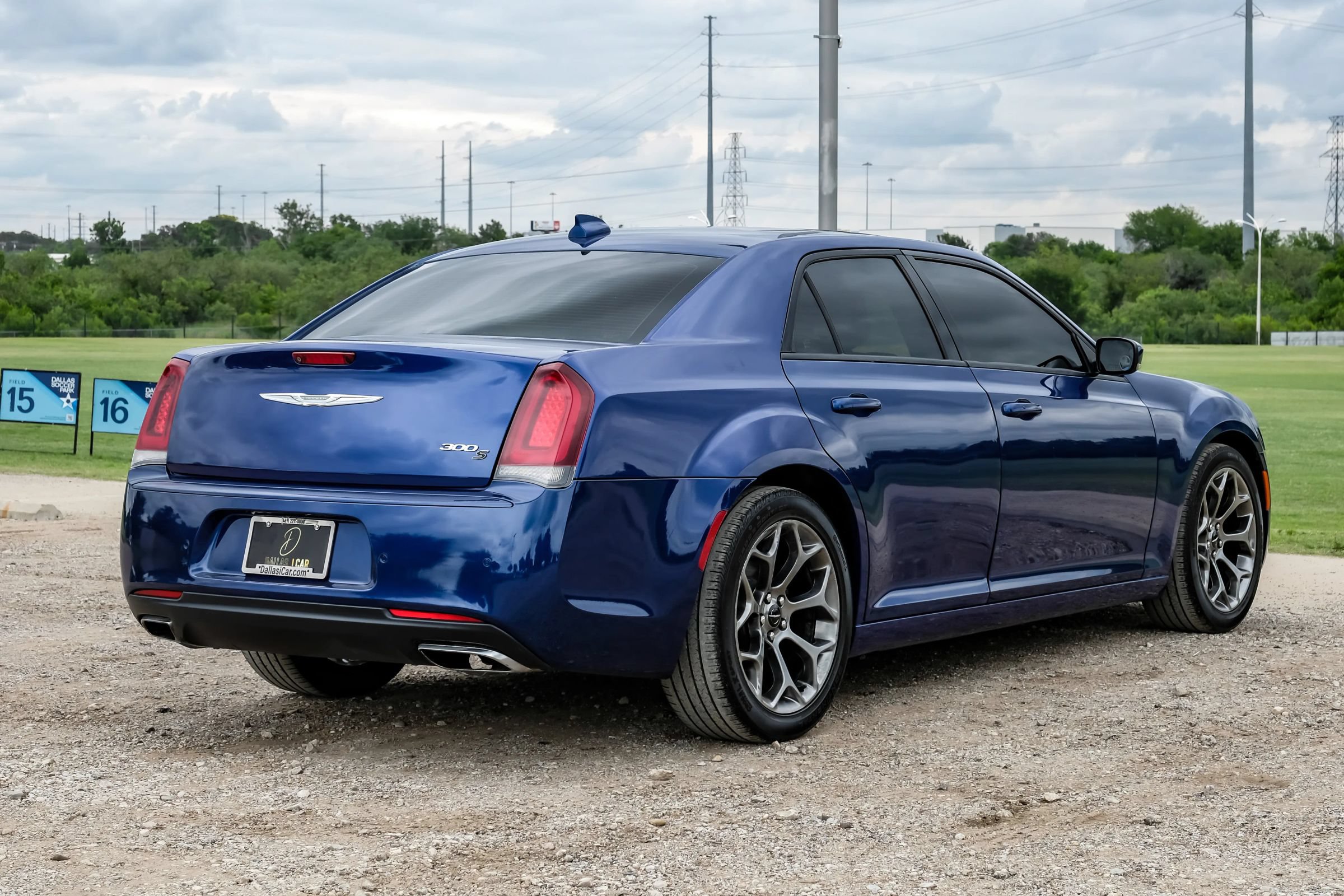 Used 2018 Chrysler 300 S w/ 300S Premium Group RWD image 10