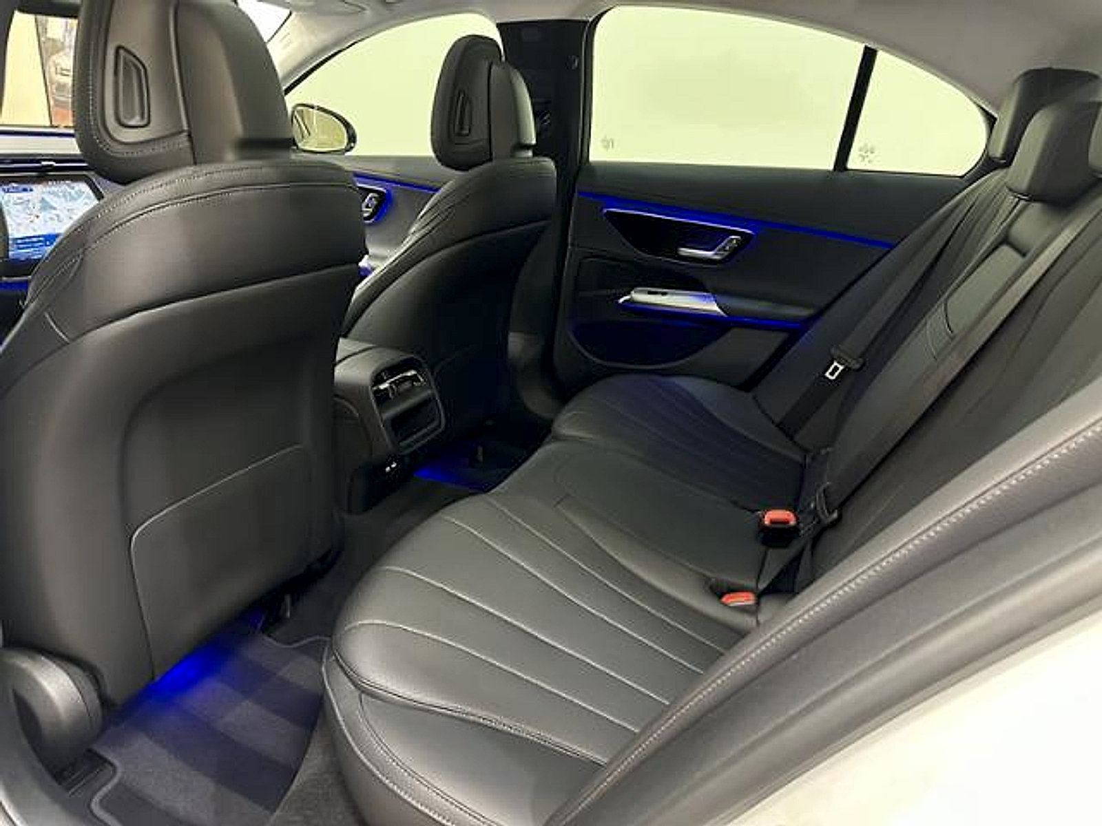 Used 2025 Mercedes-Benz E 350 Sedan w/ Winter Package image 17