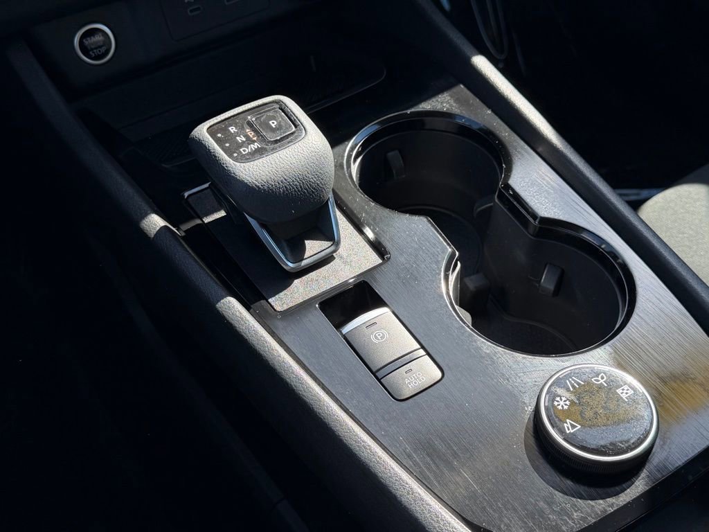 Used 2023 Nissan Rogue S image 31