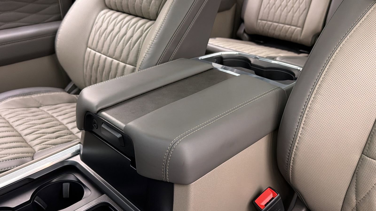 Used 2026 Ford F450 Platinum w/ Platinum Plus Package image 38