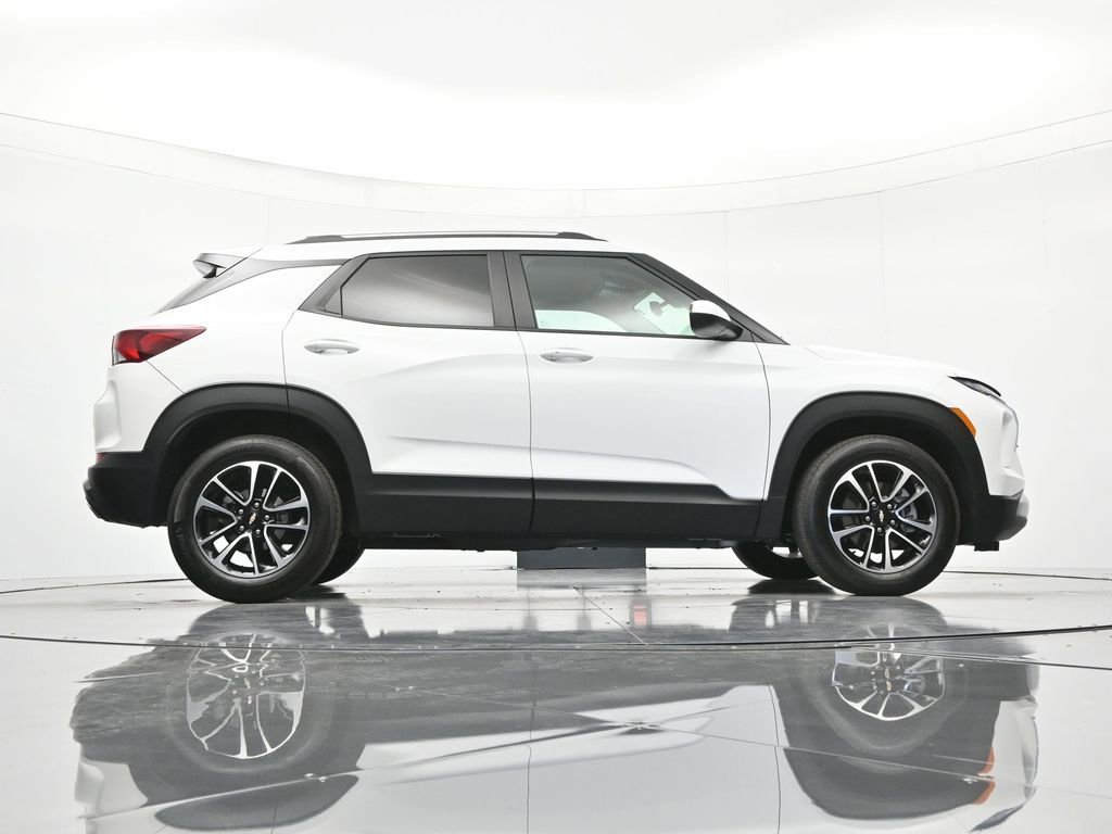 Used 2025 Chevrolet TrailBlazer LT FWD image 38