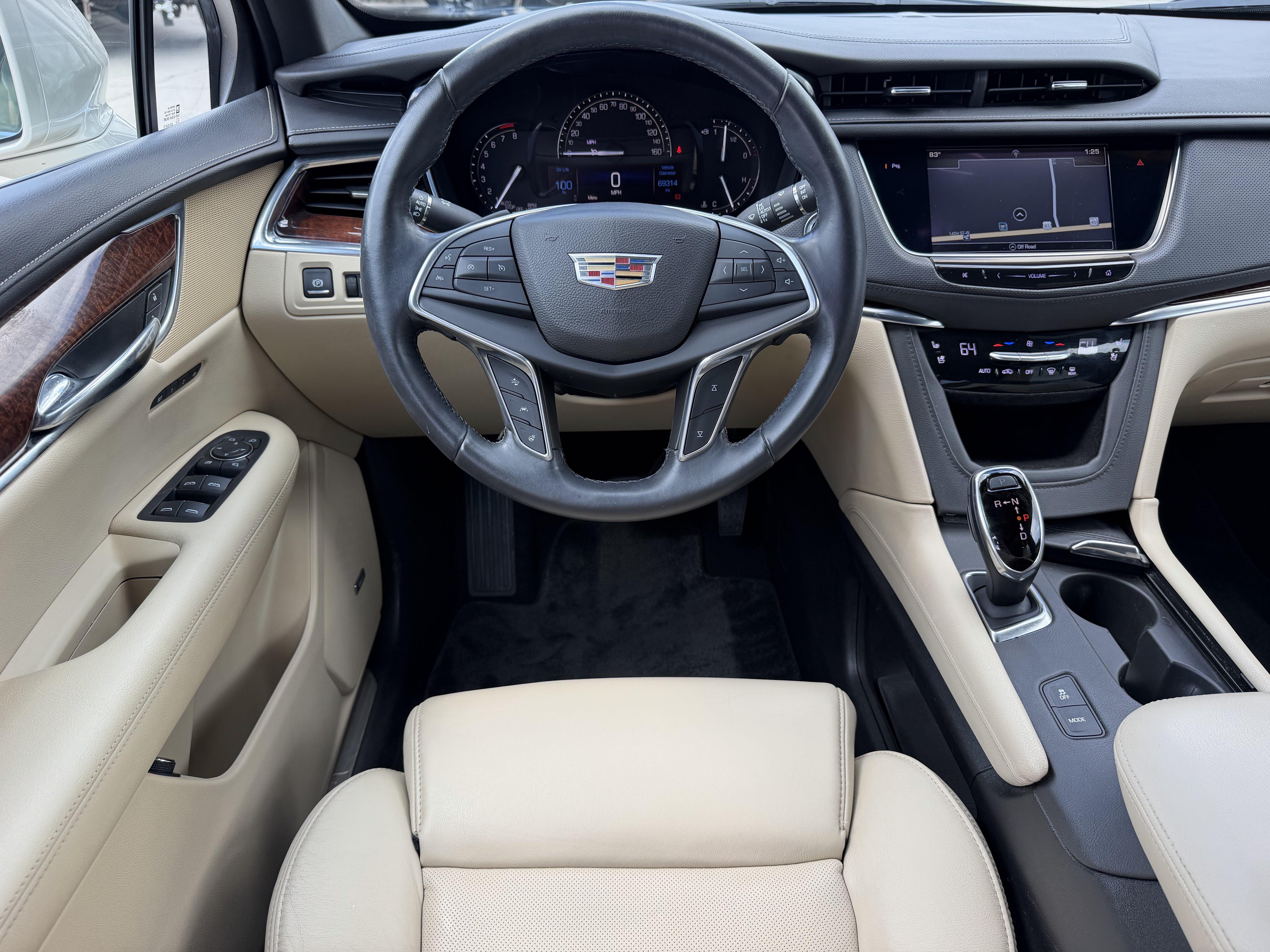 Used 2017 Cadillac XT5 Premium Luxury FWD image 16