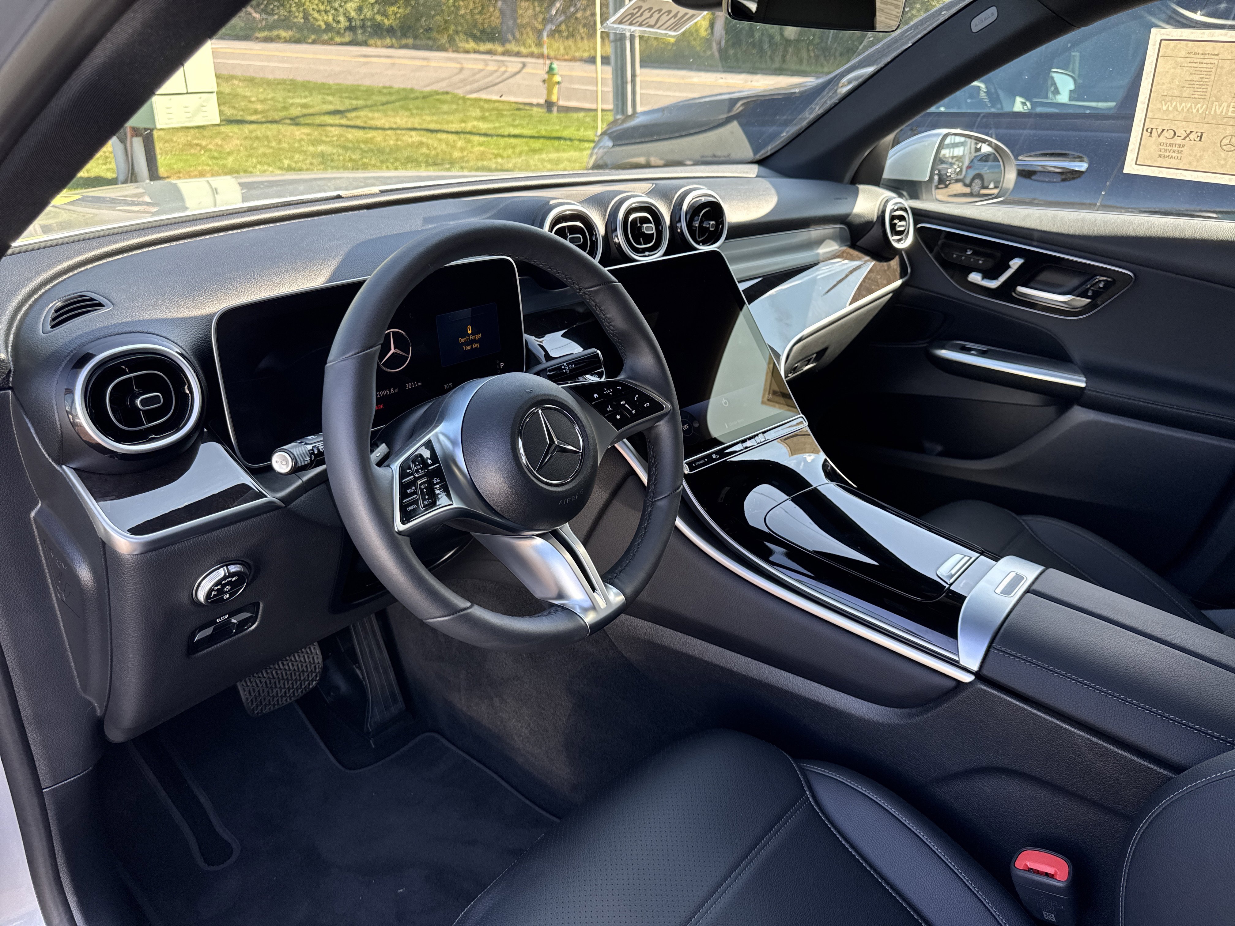 Used 2025 Mercedes-Benz GLC 300 4MATIC image 10