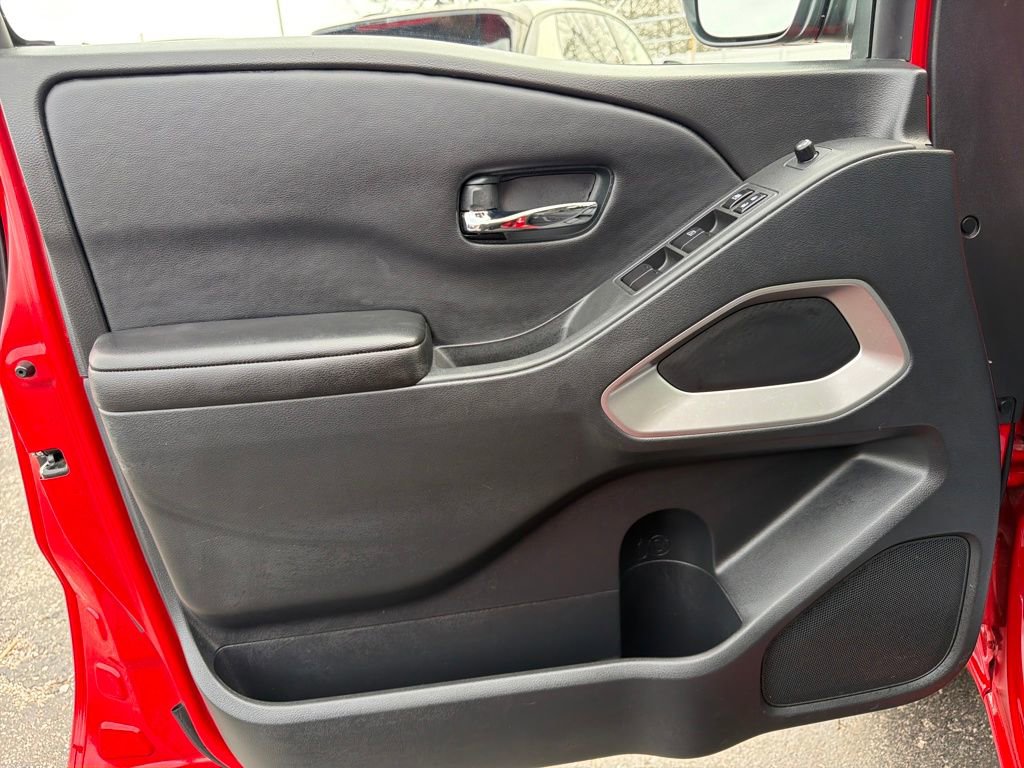 Used 2025 Nissan Frontier SV image 12