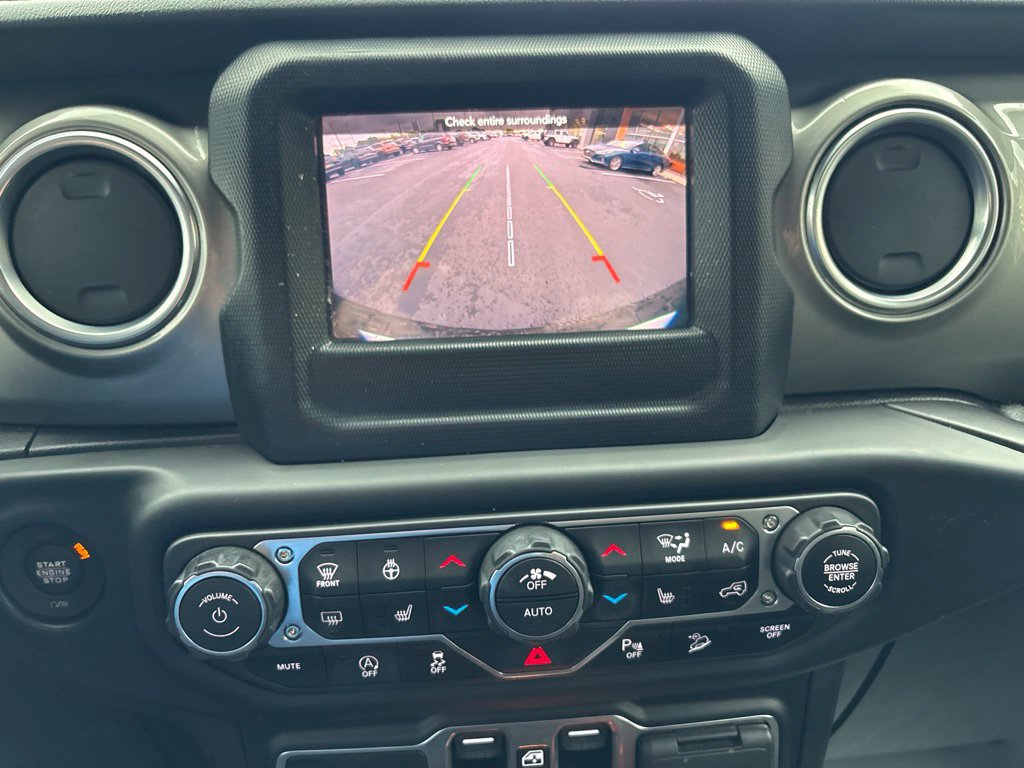 Used 2018 Jeep Wrangler Unlimited Sahara AWD/4WD image 28