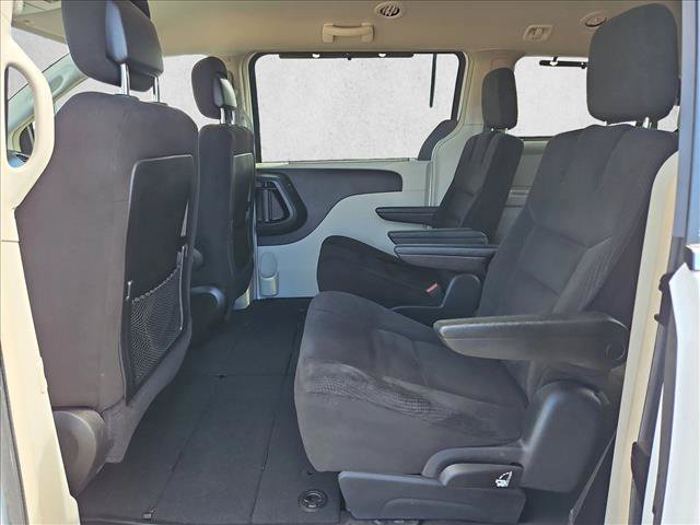 Used 2014 Chrysler Town & Country Touring FWD image 25