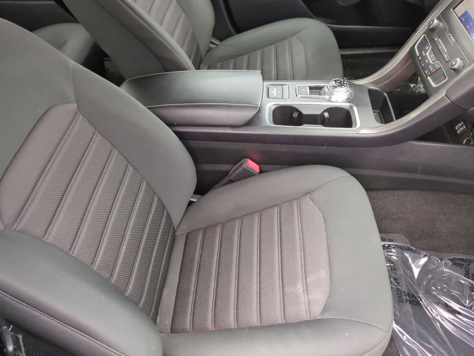 Used 2020 Ford Fusion SE FWD image 21