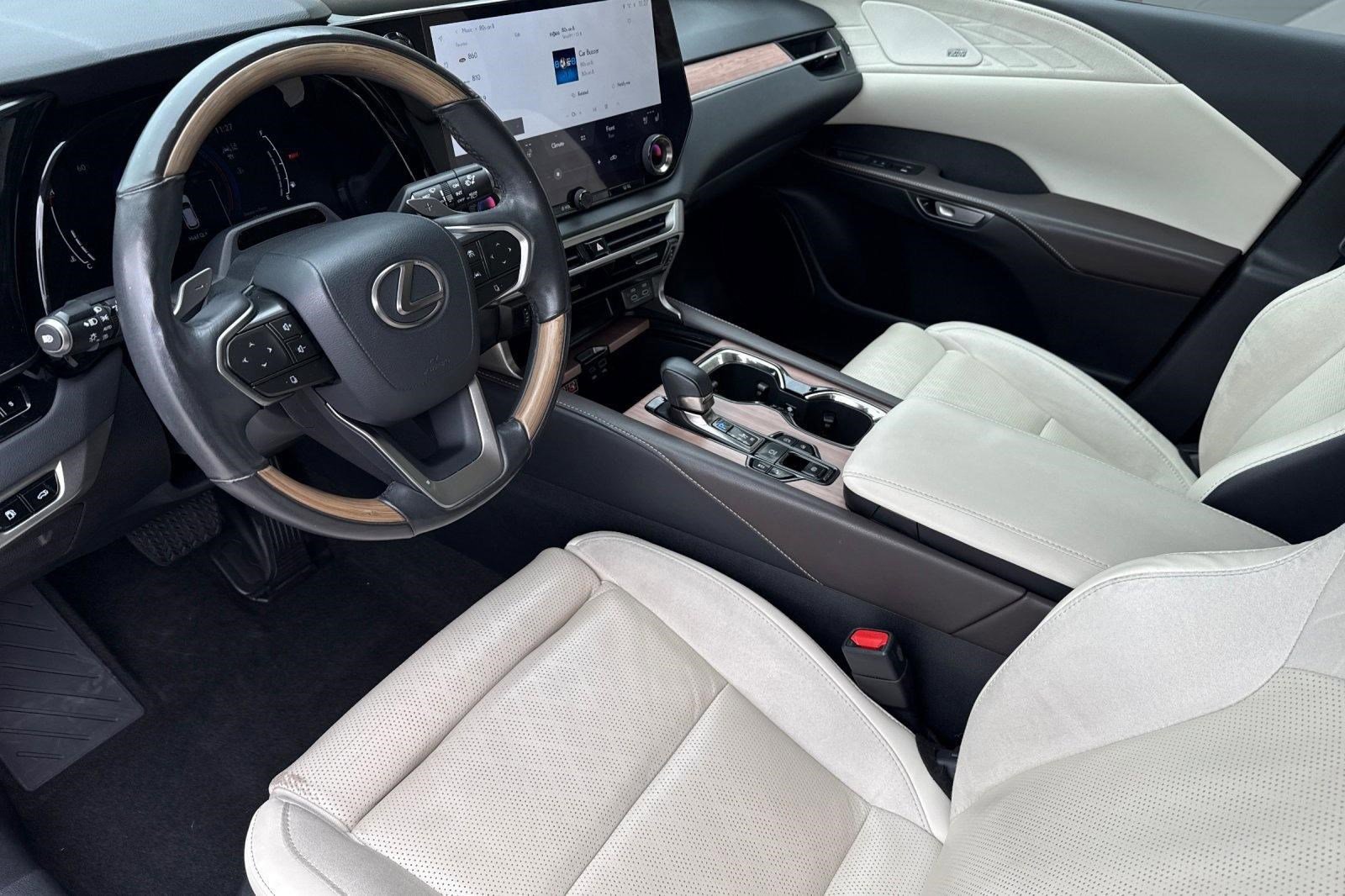 Used 2023 Lexus RX 350 AWD w/ Accessory Package (Z1) image 4