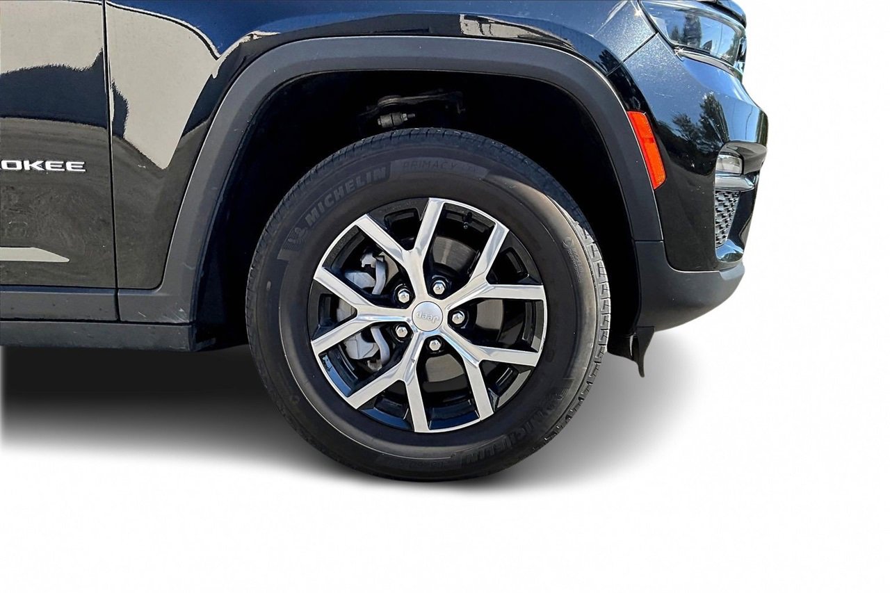 Certified 2024 Jeep Grand Cherokee Limited image 32