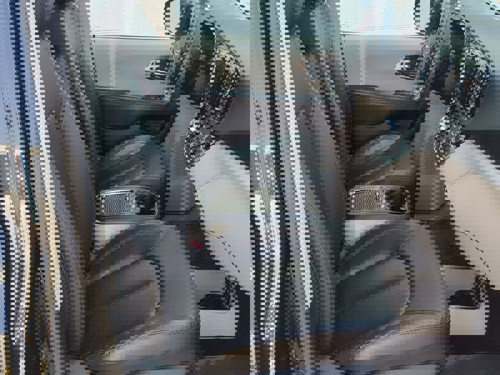 Certified 2020 Chrysler Pacifica Touring-L Plus w/ Tire & Wheel Group image 21