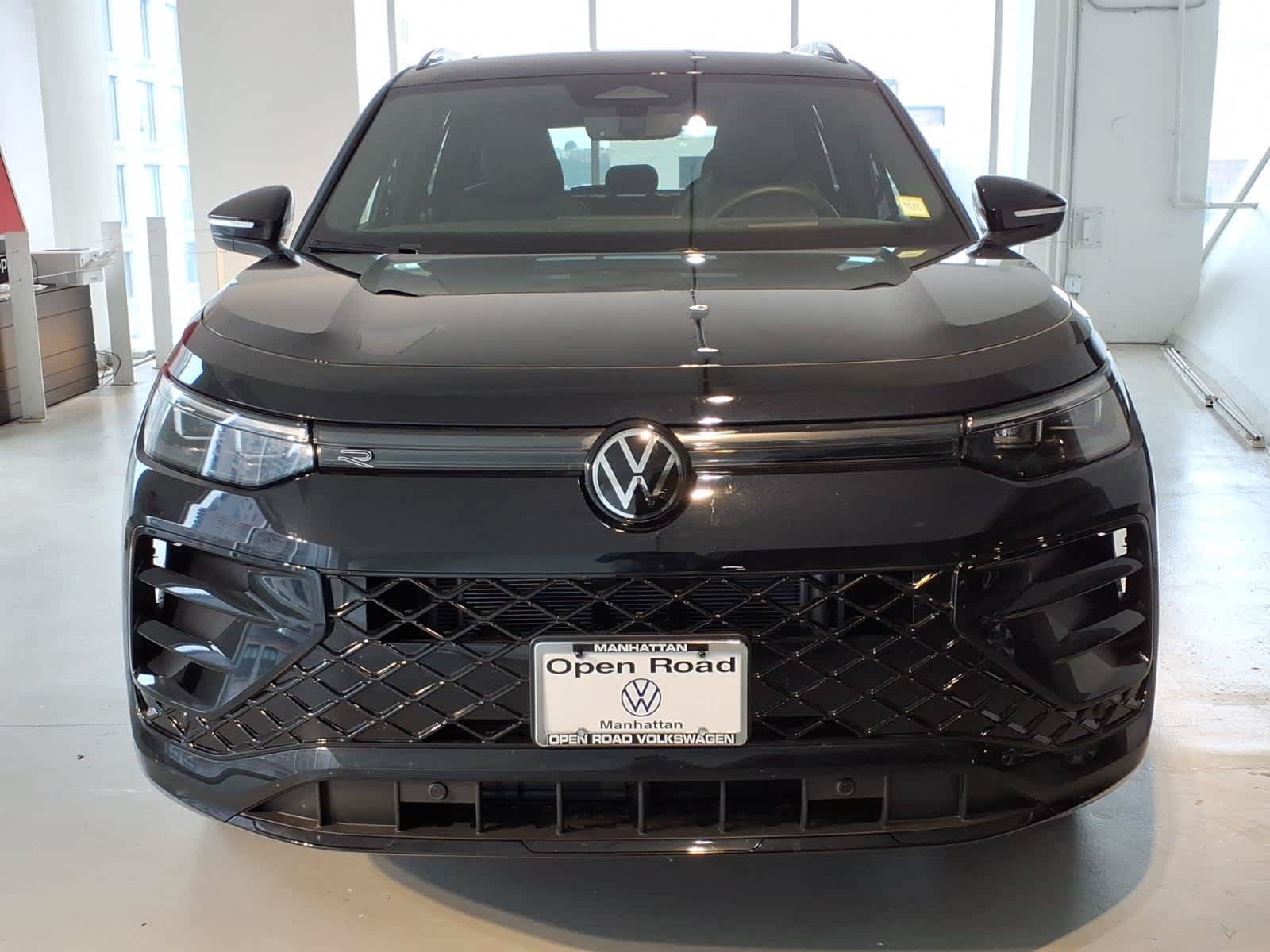 Used 2026 Volkswagen Tiguan SE R-Line AWD/4WD image 2