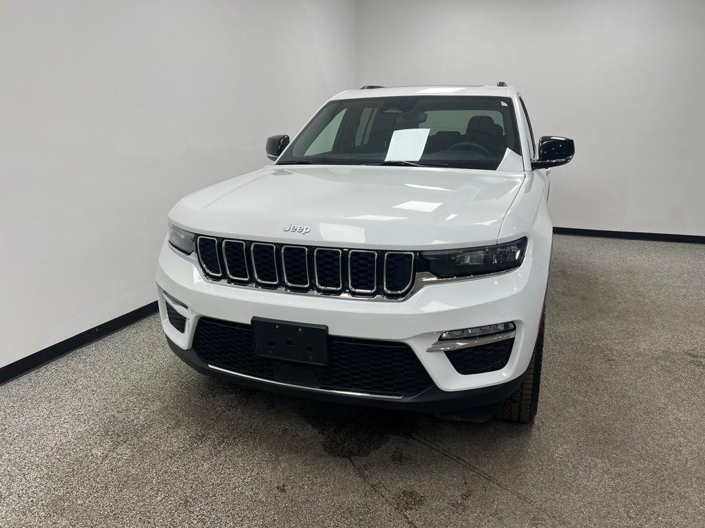 Used 2024 Jeep Grand Cherokee Limited image 3