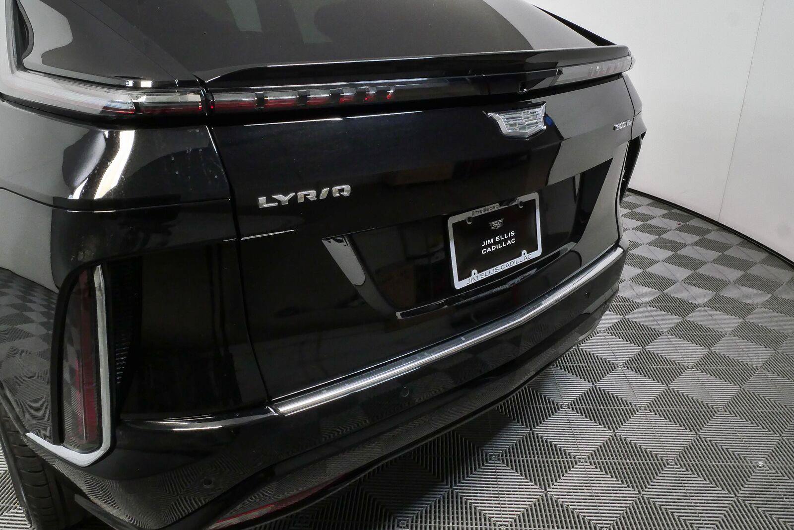 Used 2024 Cadillac Lyriq Luxury w/ Nappa Leather Package AWD/4WD image 33
