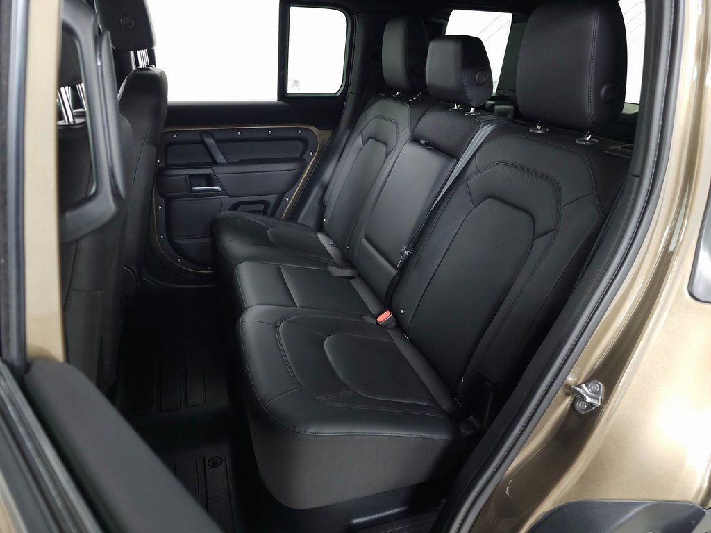 Used 2025 Land Rover Defender 110 S image 37