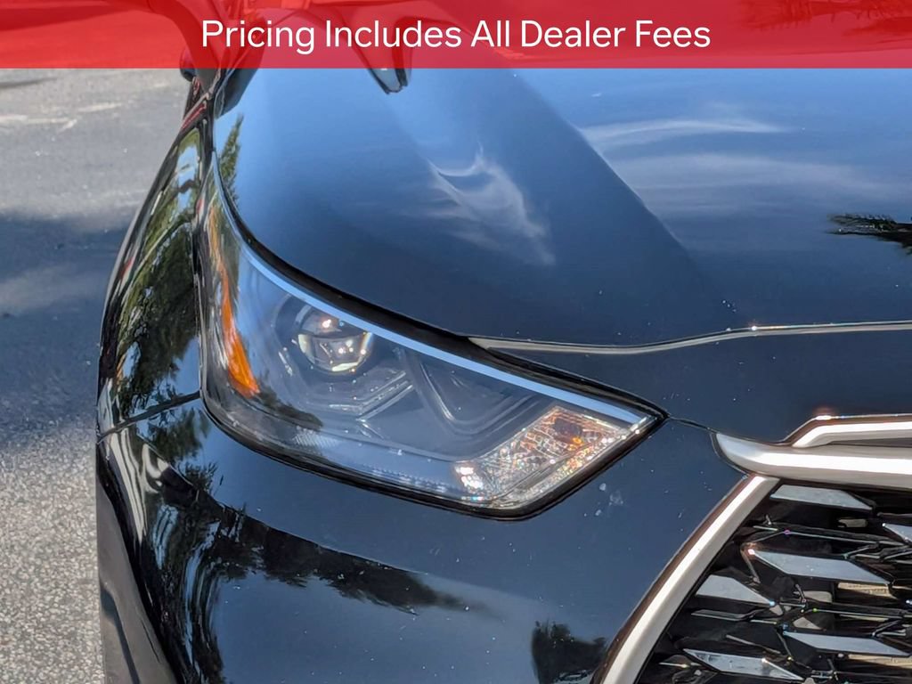 Used 2022 Toyota Highlander LE FWD image 11