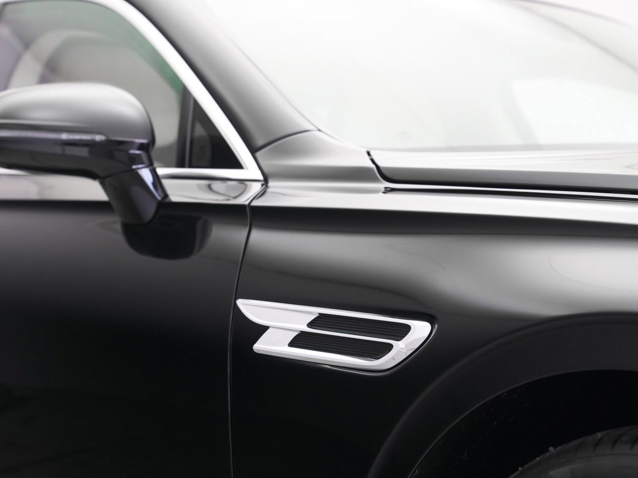 Used 2023 Bentley Flying Spur V8 image 42