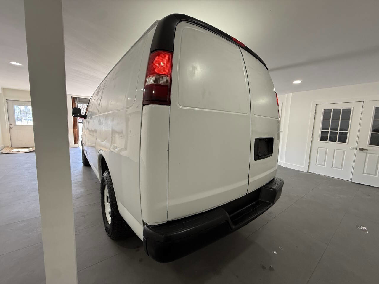 Used 2017 Chevrolet Express 2500 image 4